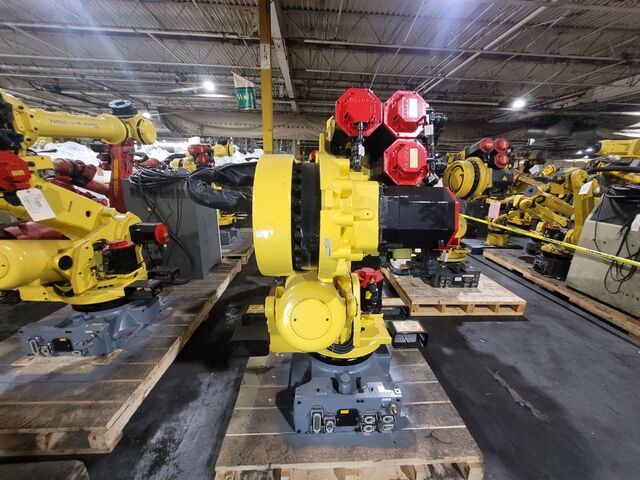 Fanuc, R-2000iC/210F, robot with R-30iB controls, missing wrist, refurbished - Image 2