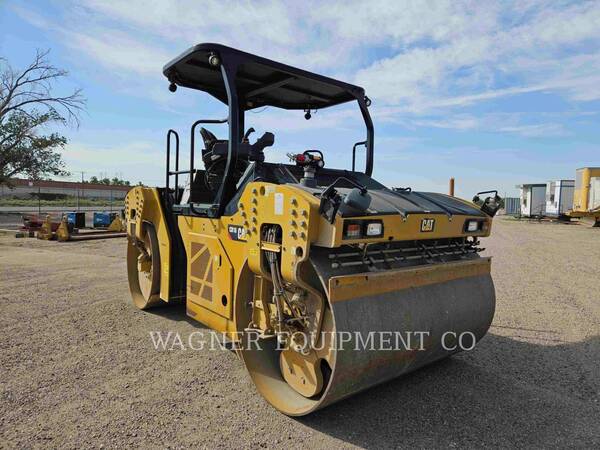 Caterpillar CB16, Asphalt Paver, 4159 hours, S/N: HP500145, 2021 - Image 2