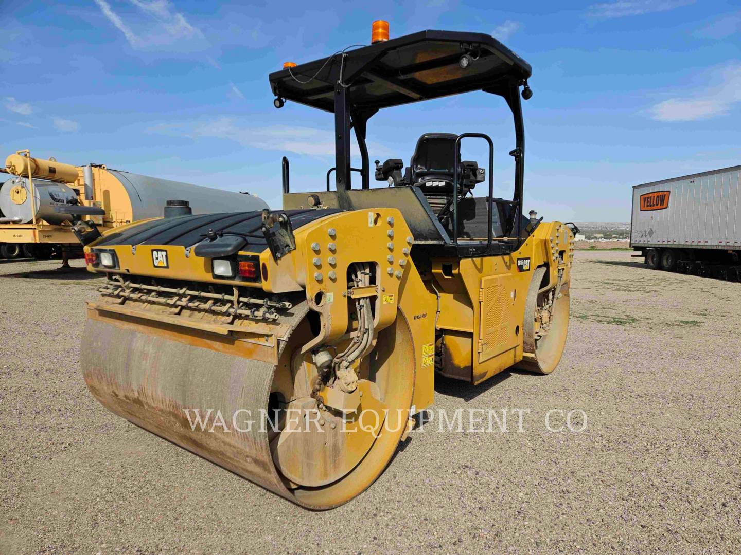 Caterpillar CB16, Asphalt Paver, 4159 hours, S/N: HP500145, 2021 - Image 3