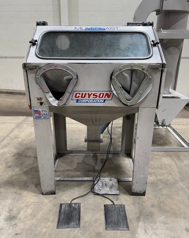 32" x 24" x 19" Guyson #SBP-40, cyclone reclaim 75/12, 750 cfm, safety interlock doors, 2003 (2 available) - Image 2