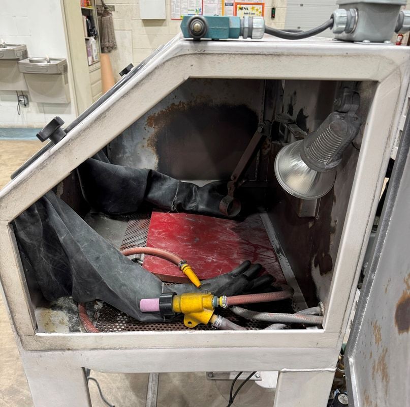 32" x 24" x 19" Guyson #SBP-40, cyclone reclaim 75/12, 750 cfm, safety interlock doors, 2003 (2 available) - Image 4