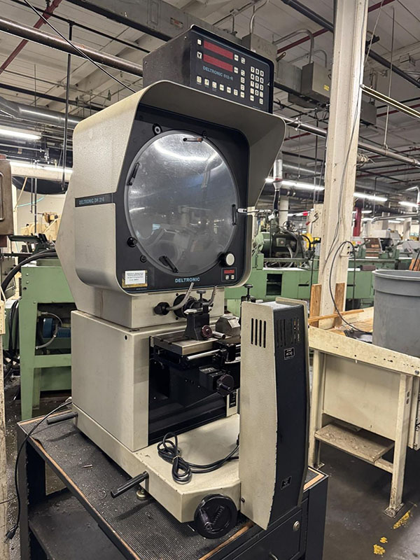 16" Deltronic #DH216-612R, bench model optical comparator, horizontal projection, fiber optic surface - Image 2