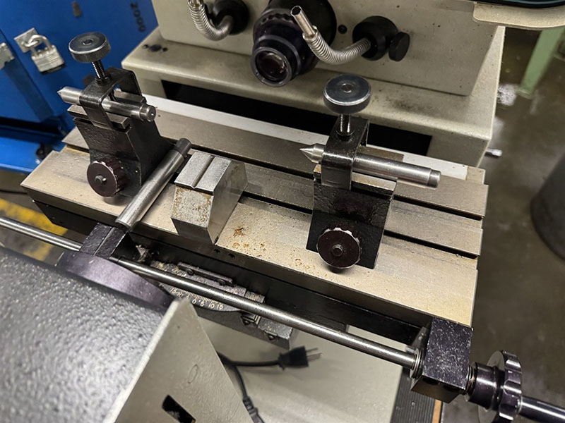 16" Deltronic #DH216-612R, bench model optical comparator, horizontal projection, fiber optic surface - Image 4