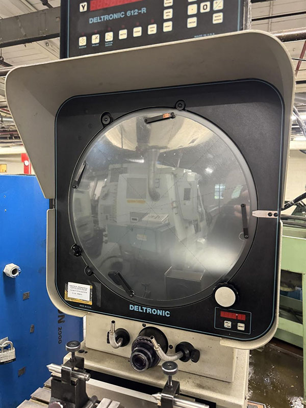 16" Deltronic #DH216-612R, bench model optical comparator, horizontal projection, fiber optic surface - Image 5