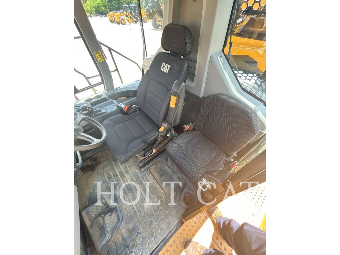 Caterpillar 725, Articulated Truck, 436 hours, S/N: 3T901080, 2024 - Image 7