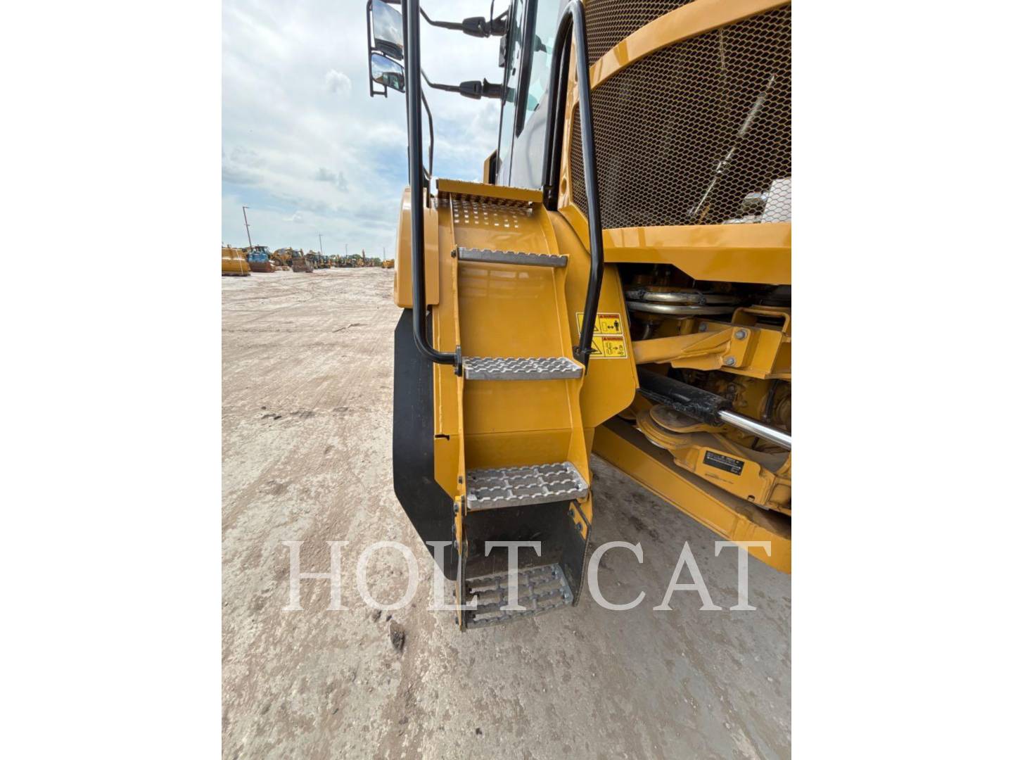 Caterpillar 725, Articulated Truck, 568 hours, S/N: 3T901126, 2024 - Image 8