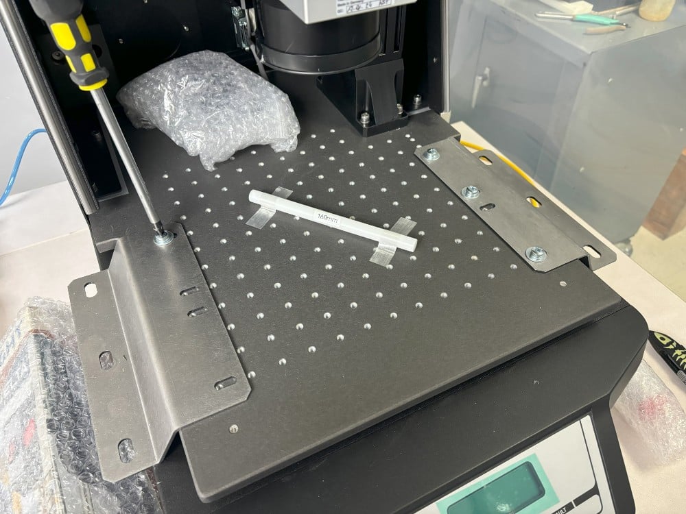 Amada #WL-P102A and LM-F010A, Fiber Laser Marker, Class 1 Enclosure, Z-stage, & Fume Extraction Kit, unused - Image 4