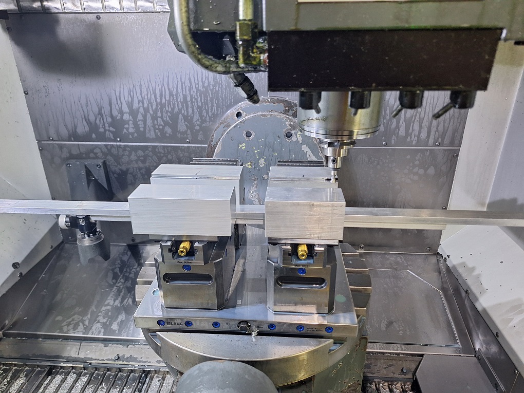 Haas #UMC-750SS, CNC vertical machining center, 40 side mount tool changer, 30" X, 20" Y, 20" Z, 15000 RPM - Image 5