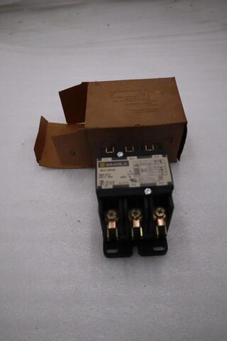 Square D 8910DPA33V02 Definite Purpose Contactor 3 Pole Open Type STOCK H818A 785901073536 - Image 2