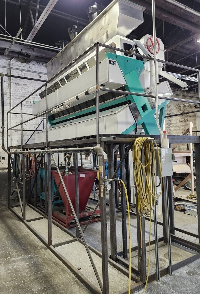 Anhui Wenyao, 10 chute optical sorter, designed for separating materials based on color & quality - Image 1