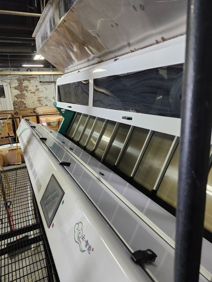 Anhui Wenyao, 10 chute optical sorter, designed for separating materials based on color & quality - Image 2
