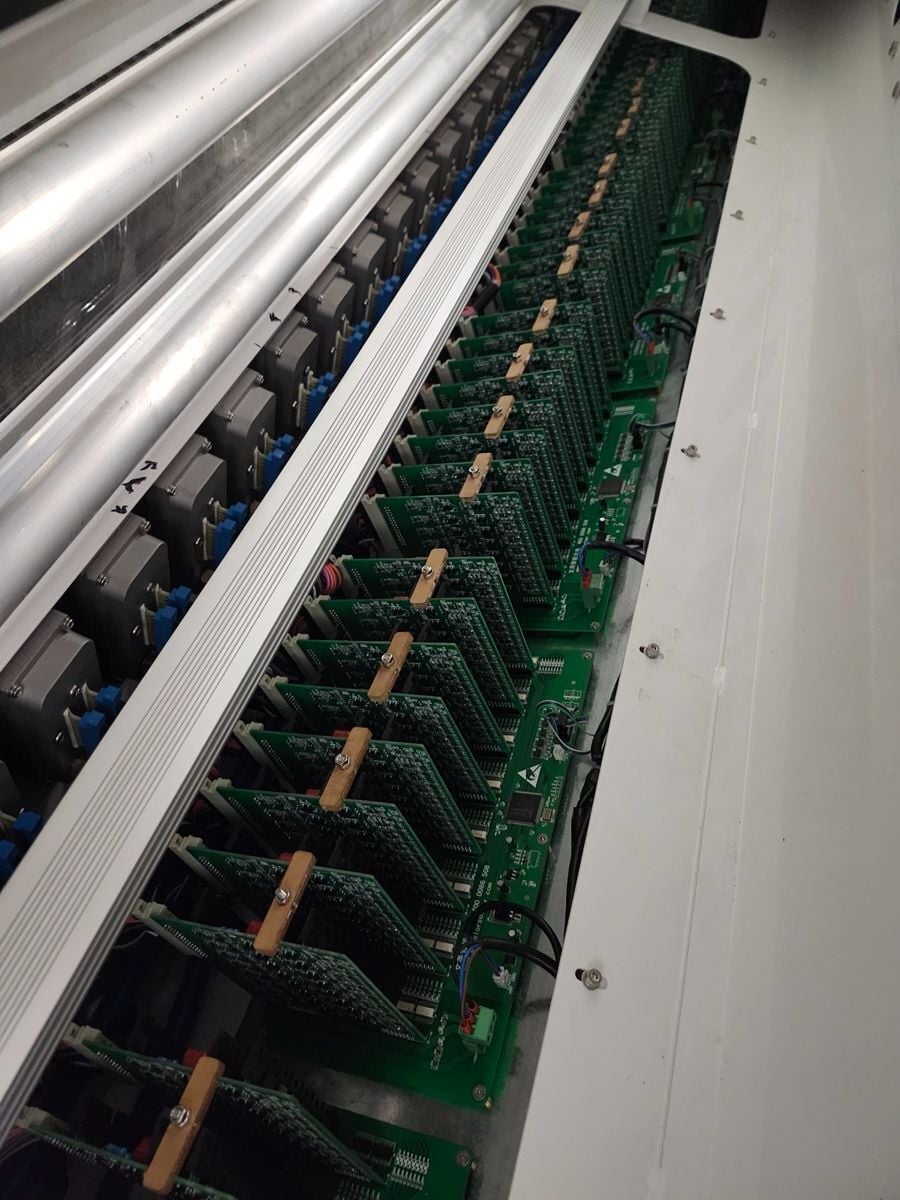 Anhui Wenyao, 10 chute optical sorter, designed for separating materials based on color & quality - Image 3