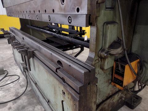 225 Ton, Cincinnati #9-Auto-Cycle, mechanical press brake, 10' overall, 102" between housing, 3" stroke, 8" - Image 7