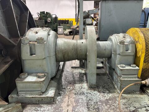 20000 lb. Rowe, motorized coil reel uncoiler, 80" mandrel width, hydraulic expansion, hold down arm - Image 9