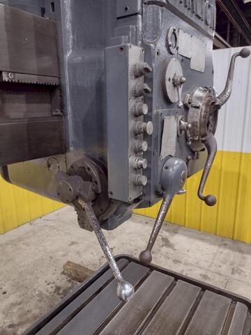 6' -19" Carlton #4A, radial arm drill, 15-1500 RPM, 20" spindle travel, 4" spindle diameter, power clamping / - Image 6