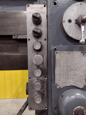 6' -19" Carlton #4A, radial arm drill, 15-1500 RPM, 20" spindle travel, 4" spindle diameter, power clamping / - Image 7