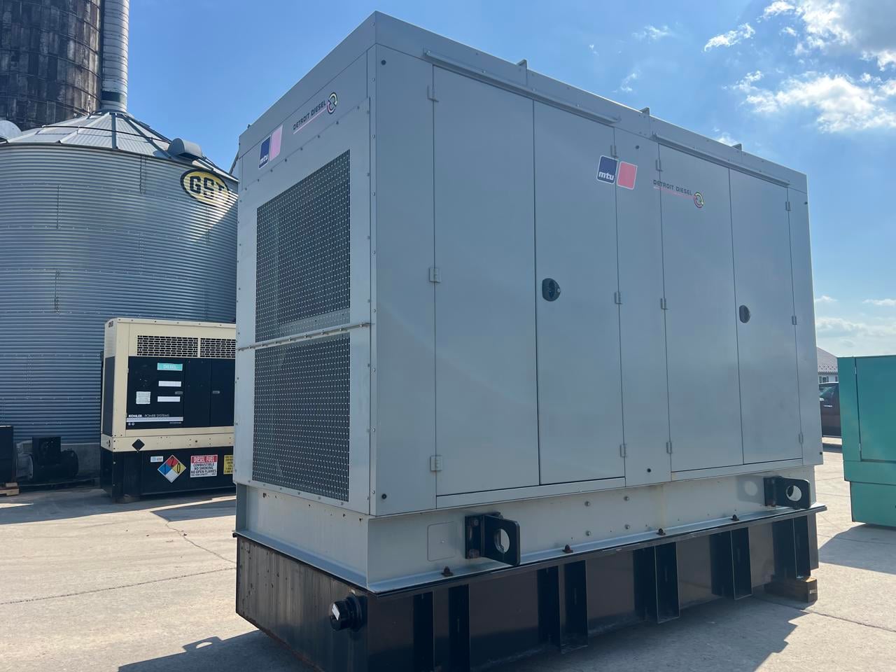 350 KW MTU #Series-60, diesel generator, 14 liter Detroit Diesel engine, with enclosure & base fuel tank - Image 4