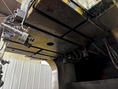220 Ton, Aida #NC1-200(2), gap frame press, 9.84" stroke, 19.68" Shut Height, 4.33" adj., 57.7" x33" bed - Image 7