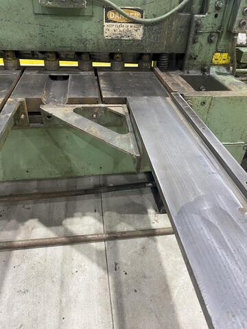 1/4" x 10' Wysong #1025, mechanical power squaring shear, 16 holddowns, 55 SPM, 36" front operated power back - Image 7