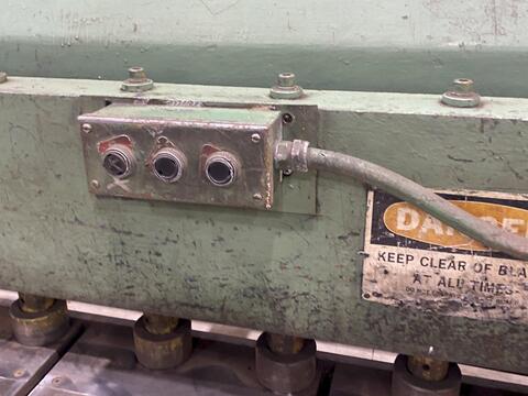 1/4" x 10' Wysong #1025, mechanical power squaring shear, 16 holddowns, 55 SPM, 36" front operated power back - Image 10