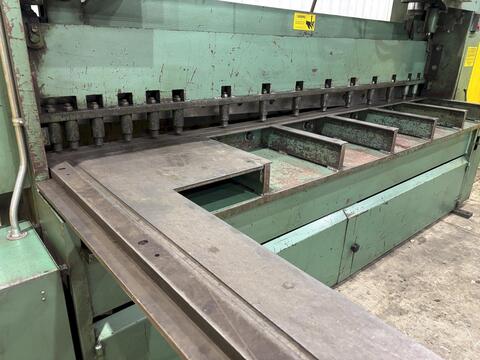 1/4" x 8' Betenbender, hydraulic power steel squaring shear, 1" x 4" blade, powered Back Gauge, 15 HP, 1988 - Image 5