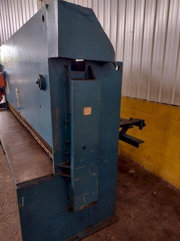 1/4" x 10' HTC #250-10A, hydraulic shear, 9 holddowns, 36" front operated power back gauge, eletric foot trip - Image 9