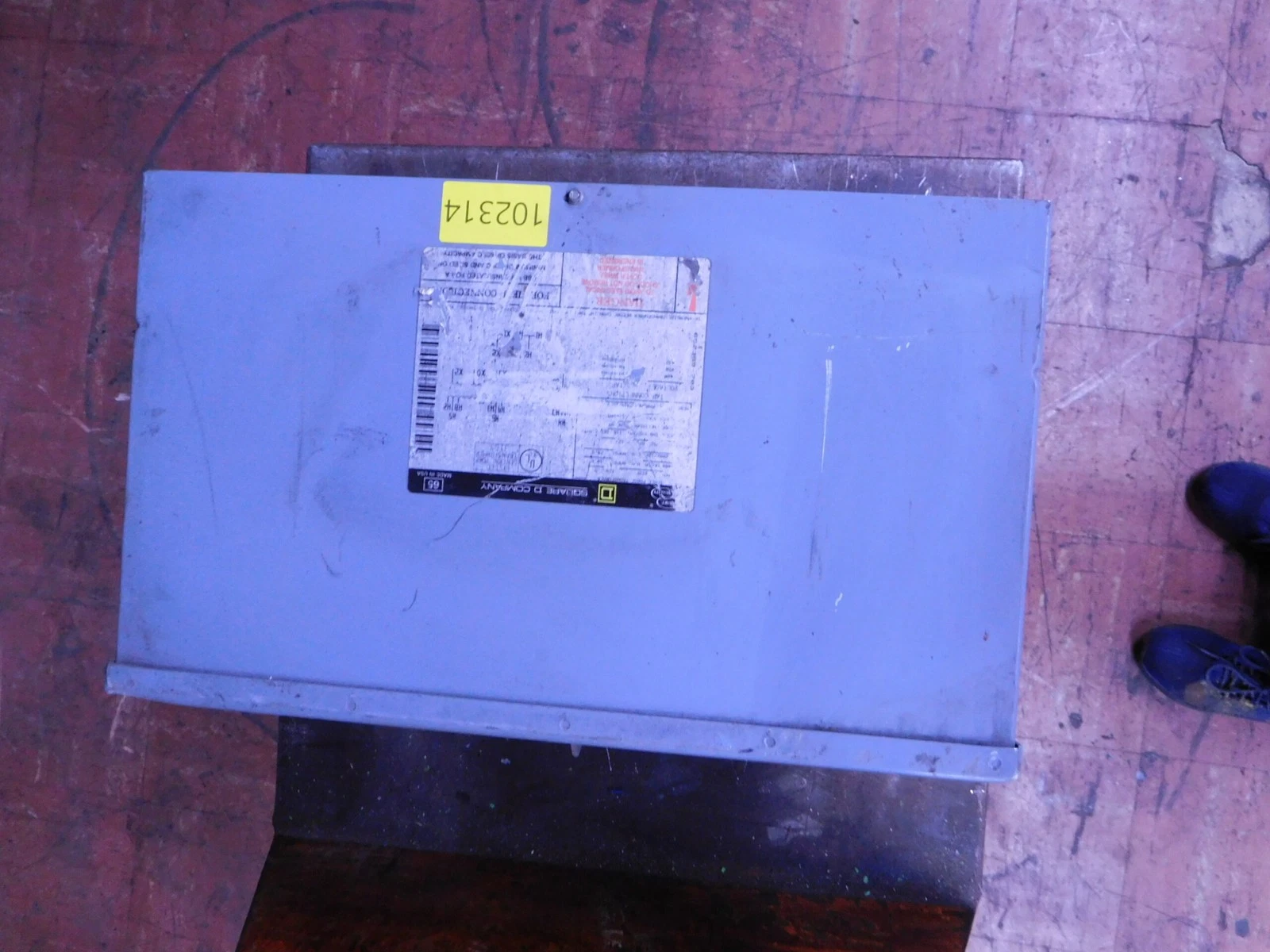 9 KVA 480 Delta Primary, 208Y/120 Secondary, Square D, 9T2F transformer, 3R - Image 1