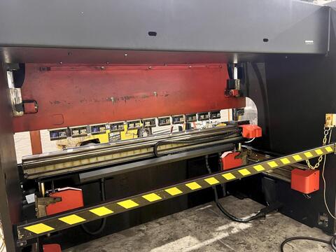110 Ton, Amada #HFE100-3S, CNC hydraulic press brake, 10' overall, 106" between housing, 7.8" stroke, 16.5" - Image 2