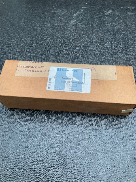 Versa agg-4232-cg-70-243-a120 4way solenoid valve 120vac new - Image 1