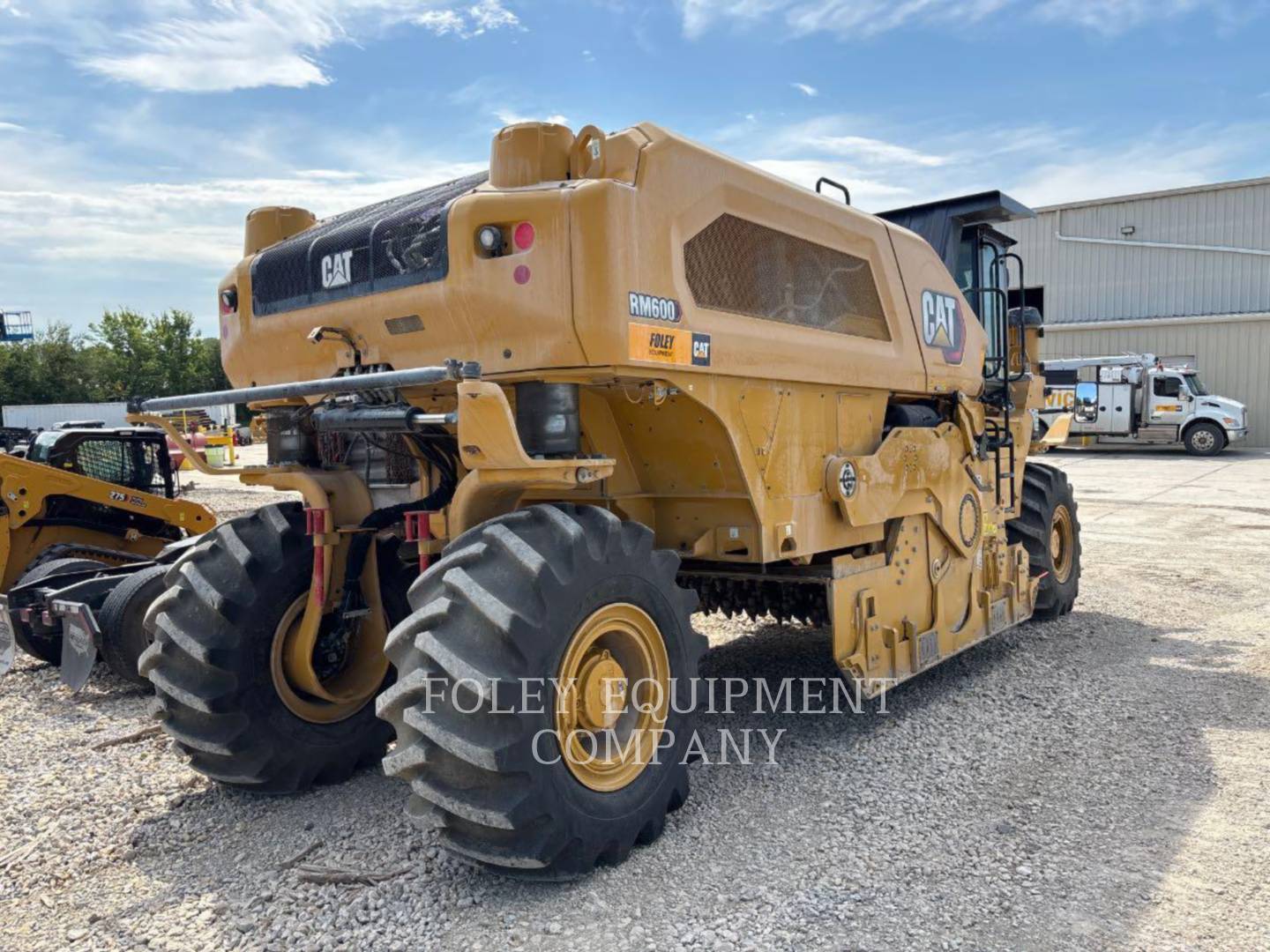 Caterpillar RM600-01, Asphalt Paver, 476 hours, S/N: NAF00110, 2025 - Image 3