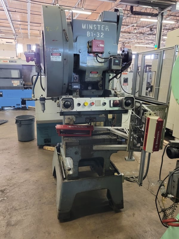 32 Ton, Minster #B1-32, Open Gap Frame Press, 700 SPM, 1.5" stroke, 2.25" adj, 9.5" Shut Height, 24" x 15" - Image 1