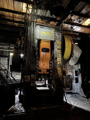 2500 Ton, National #Maxipress, 14" stroke, 34-3/8"-35"Shut Height, 49" btwn columns, 150 HP, 55 SPM, 1955 - Image 1