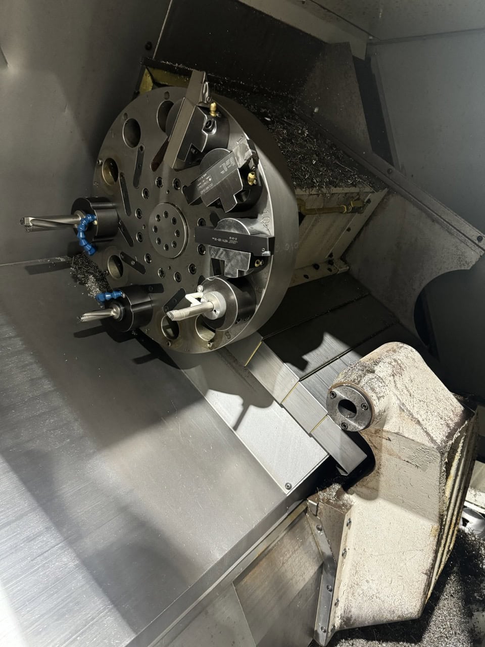 Haas #HL-4, CNC turning center, 10" chuck, 2.5" bar, 34" L x 14.5" diameter turn, 3400 RPM, 30 HP, 12 turret - Image 4