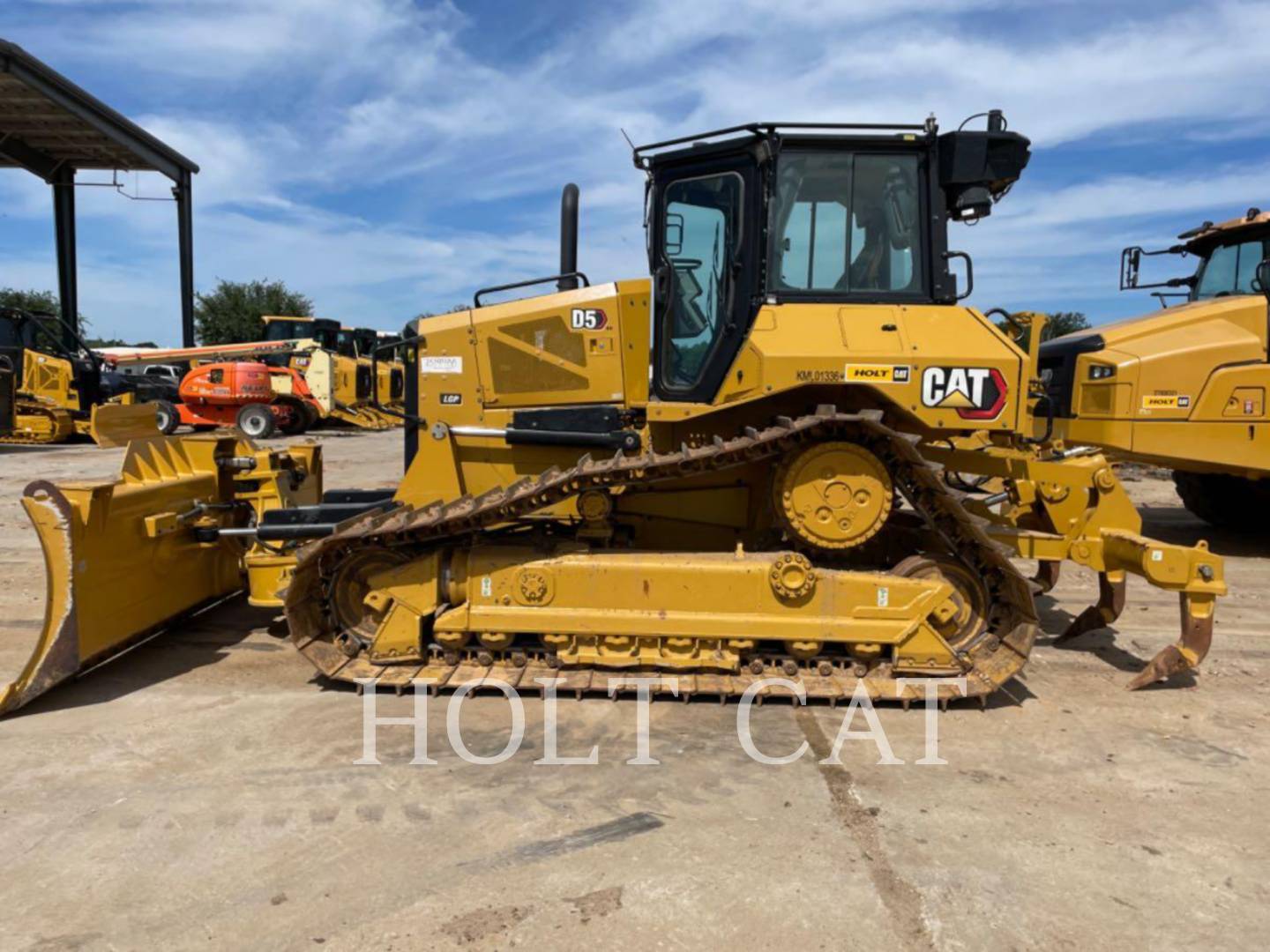 Caterpillar D5 LGPVP3, Crawler Dozer, 1856 hours, S/N: KML01336, 2024 - Image 1