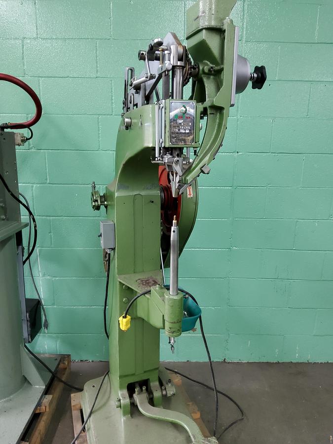 Huen Chen #12SP, set for 1/4"dia rivets, refurbished, new condition, 2009 - Image 1