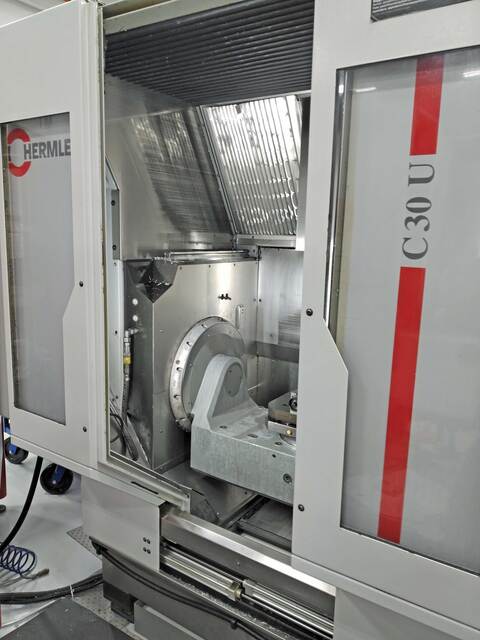 Hermle #C30U, 5-Axis machining center, 25.6" X, 23.6" Y, 19.7" Z, 20-18000 RPM, 20 HP, 75 automatic tool - Image 5