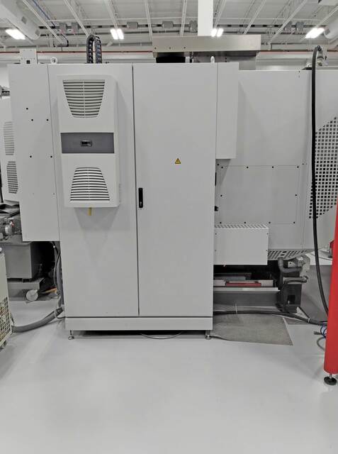 Hermle #C30U, 5-Axis machining center, 25.6" X, 23.6" Y, 19.7" Z, 20-18000 RPM, 20 HP, 75 automatic tool - Image 6