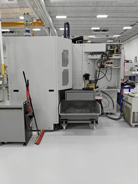 Hermle #C30U, 5-Axis machining center, 25.6" X, 23.6" Y, 19.7" Z, 20-18000 RPM, 20 HP, 75 automatic tool - Image 7