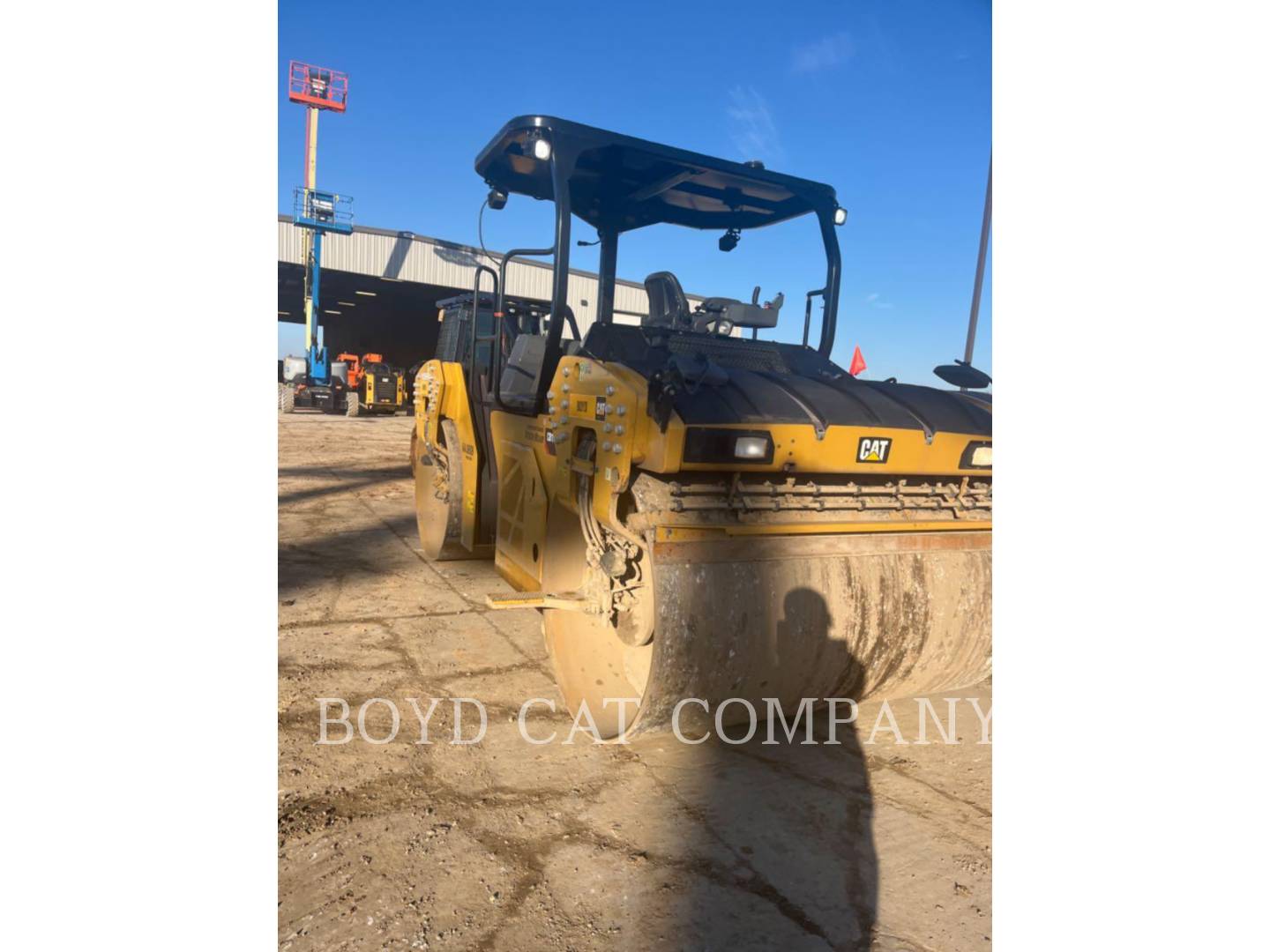 Caterpillar CB15, Twin Drum Roller, 2798 hours, S/N: M9400208, 2019 - Image 4