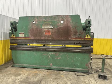 130 Ton, Accurpress #713012, Hydraulic Press Brake, 12' L x 8" width Bed, 124" Between Housings, 8" Stroke - Image 1