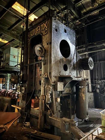 2000 Ton, Ajax, forging press, 12" -14"stroke, 50" btwn columns, 150 HP, 60 SPM - Image 3