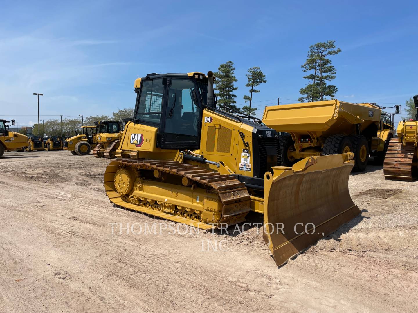 Caterpillar D4, Crawler Dozer, 1515 hours, S/N: RLT01199, 2024 - Image 2