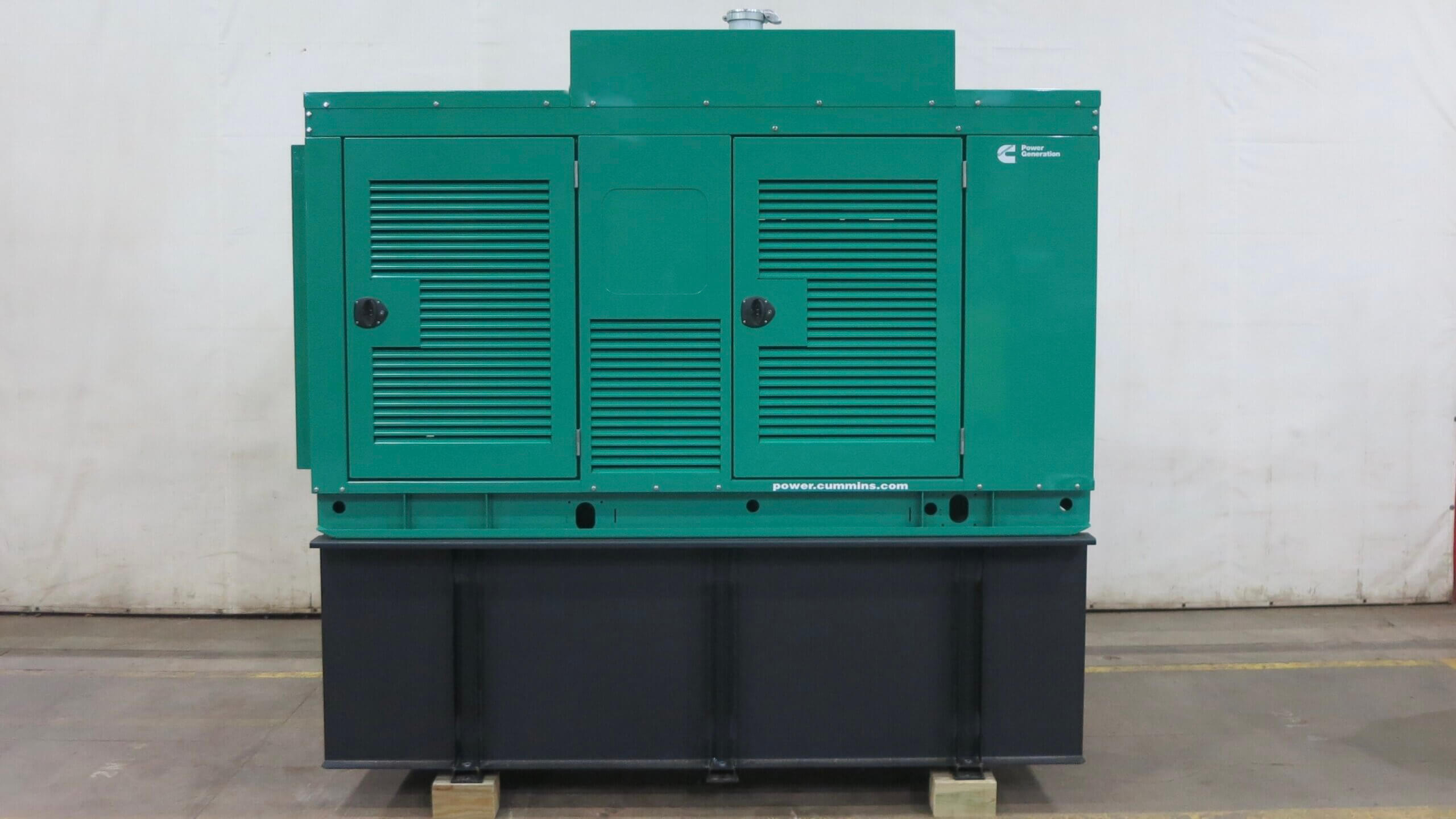 300 KW Cummins #DQDAC, diesel gen, QSL9-G7 engine, 418 HP, Tier 3, 120/208 Volts, PMG, UL 2200, weatherproof - Image 1