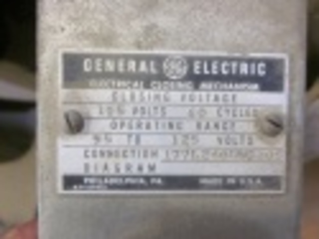 3000 Amps, General Electric, AK-2-75-3, electrically operated, drawout, #AB0746 - Image 1
