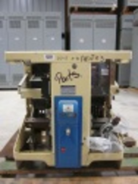 3000 Amps, General Electric, AK-2A-75, manually operated, drawout, #AB0725 - Image 2