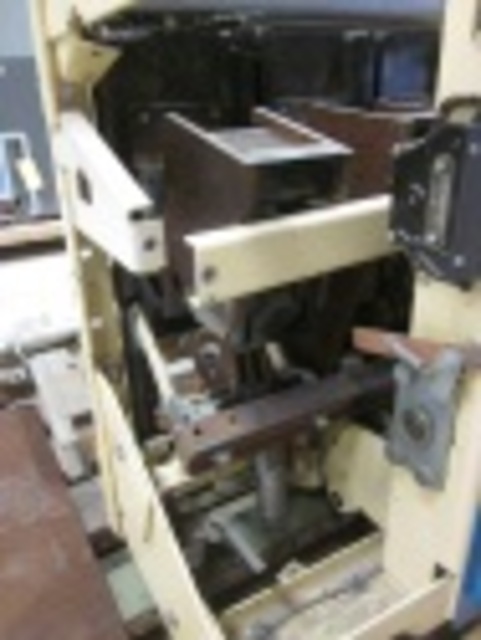 3000 Amps, General Electric, AK-2A-75, manually operated, drawout, #AB0725 - Image 6
