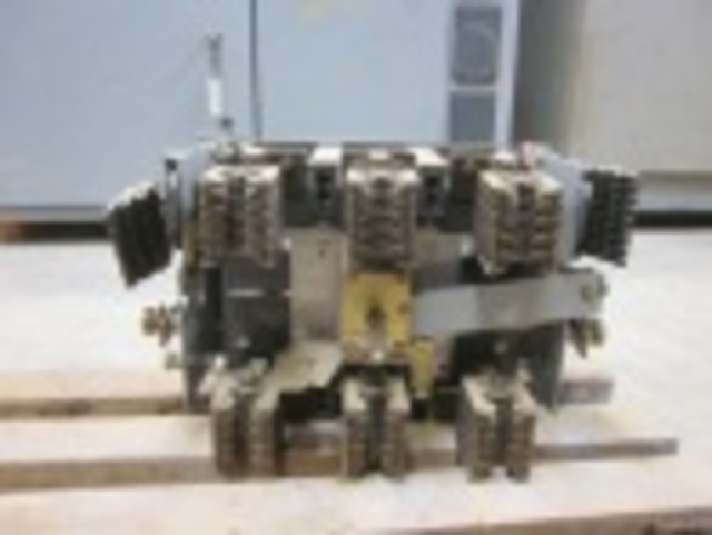 2000 Amps, General Electric, SSD20B220, manually operated, drawout, #IC0071 - Image 4