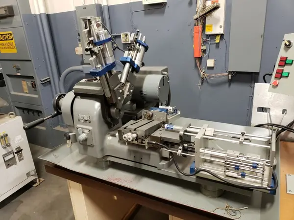 Hardinge #HSL-59, automatic production speed lathe w/ controls & cutoff - Image 2