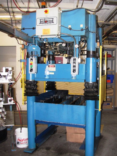 31 Ton, Beckwood #4P31F4238, 4-post hydraulic press, 10" stroke, 19" daylight, 42" x38" bolster, 2000 - Image 2