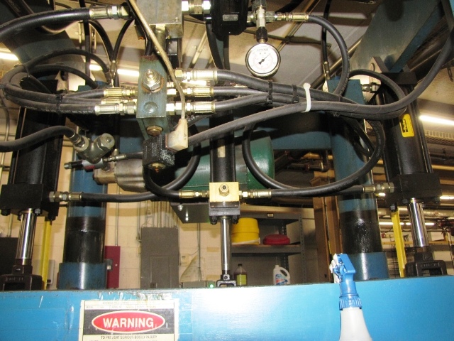 31 Ton, Beckwood #4P31F4238, 4-post hydraulic press, 10" stroke, 19" daylight, 42" x38" bolster, 2000 - Image 3